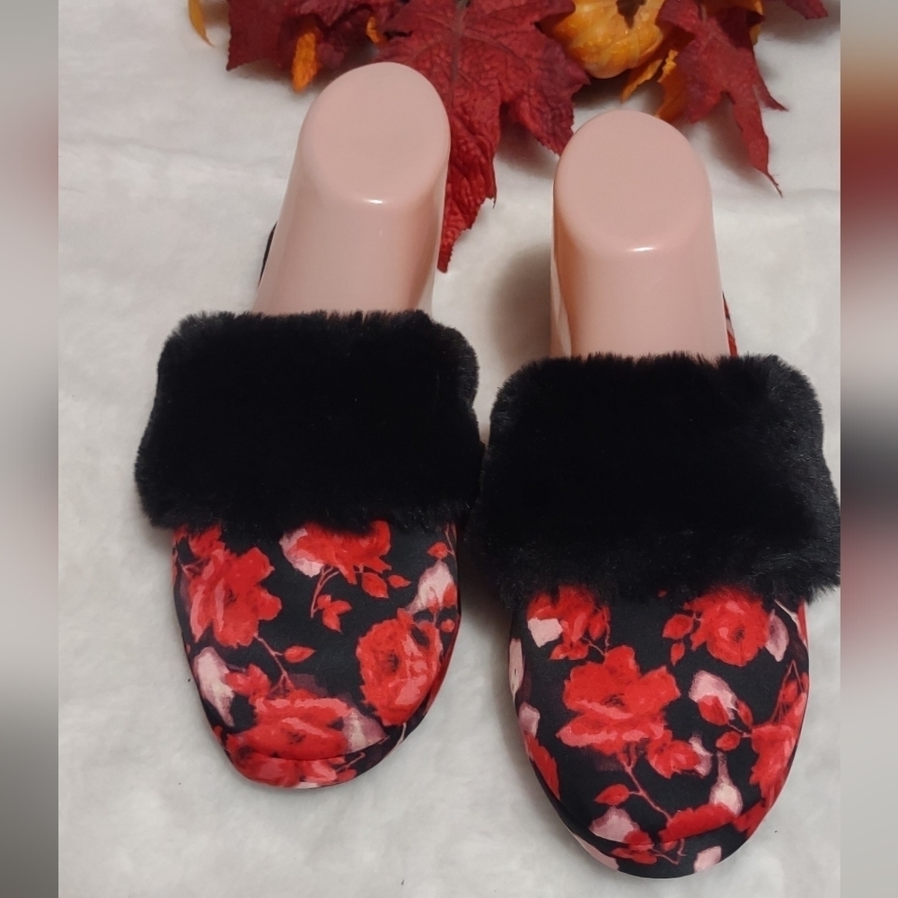 Like New condition Victoria secret sleeper shoes for women size small